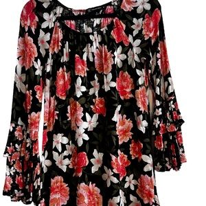INC Internationals Cute floral Peasant Top size Medium